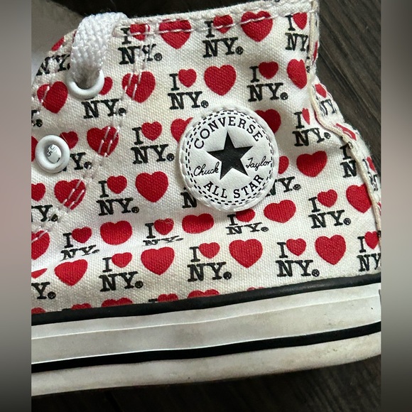 CONVERSE I ❤️ NY toddler size 9 high top canvas shoes - Picture 4 of 7